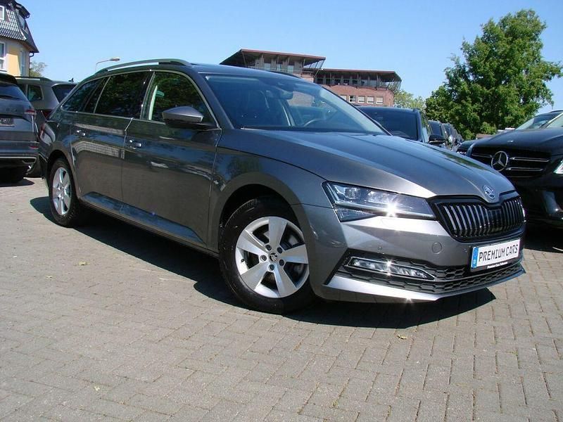 Grau Gebraucht 2024 Skoda Superb Style Limousine | 34.980 € (Fairer Preis) - Bild 1/4