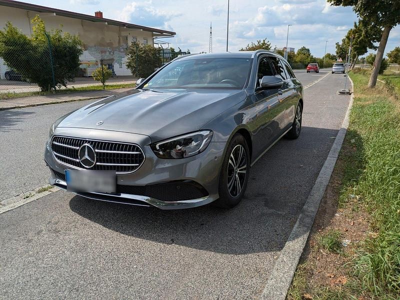 Grau Gebraucht 2023 Mercedes E200 Kombi | 33.990 € (Guter Preis) - Bild 1/4