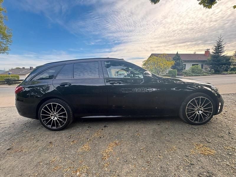 Gebraucht Mercedes C300 AMG line 258 PS (189 kW) 2019 Schwarz Kombi