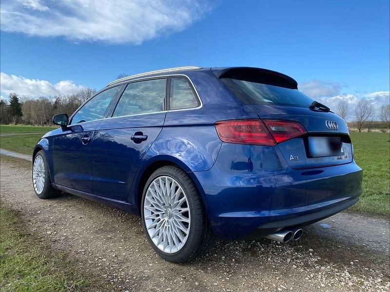 Gebraucht Audi A3 Ambition 125 PS (91 kW) 2015 Blau Limousine