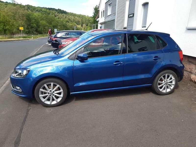 Blau Gebraucht 2017 VW Polo Limousine | 11.290 € (Fairer Preis) - Bild 1/4
