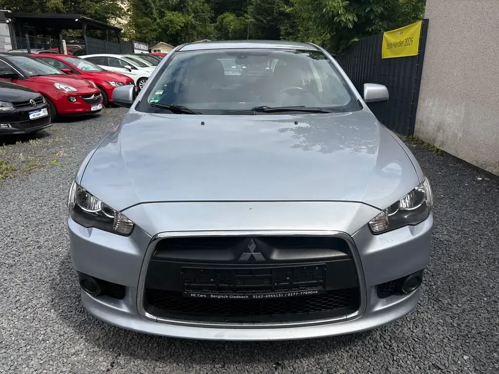 Gebraucht Mitsubishi Lancer Inform 109 PS (80 kW) 2010 Silber Limousine