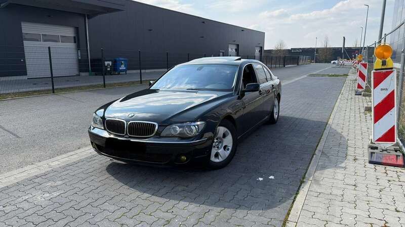 Schwarz Gebraucht 2006 BMW 740 Limousine | 11.490 € (Etwas zu teuer) - Bild 1/1