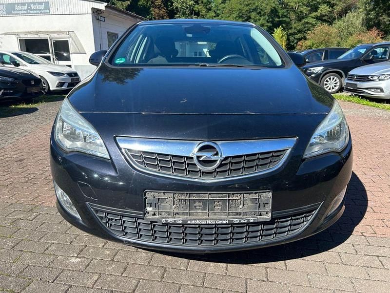 Gebraucht Opel Astra Edition 116 PS (85 kW) 2010 Schwarz Limousine