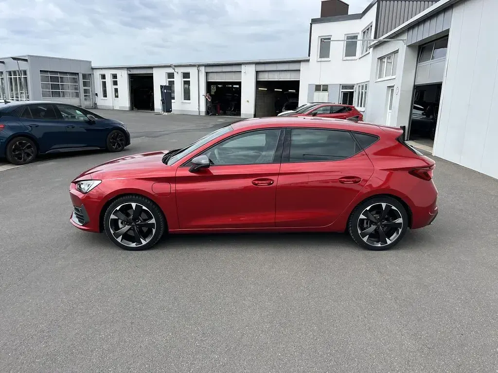 Gebraucht Cupra Leon 204 PS (150 kW) 2022 Rot Limousine