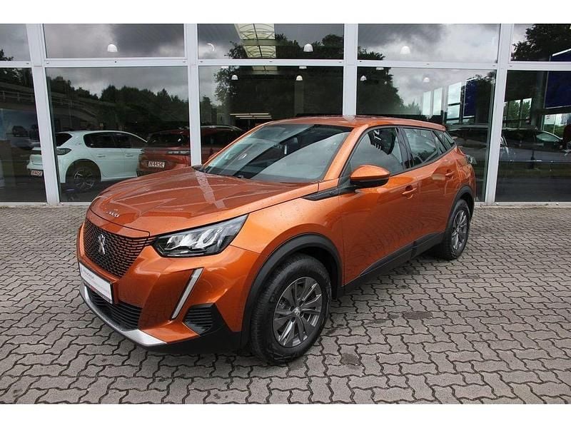 Gebraucht Peugeot e-2008 Active 100 kW (136 PS) 2021 Fusion orange SUV