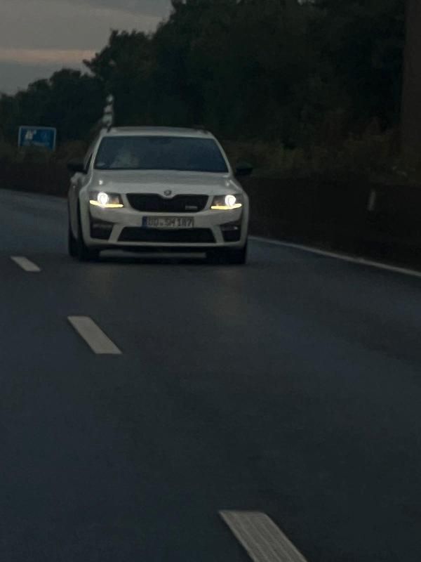 Gebraucht Skoda Octavia vRS 187 PS (137 kW) 2016 Weiß Kleinwagen