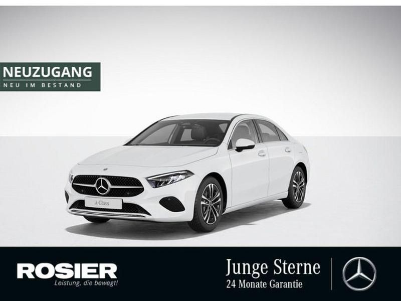 Weiss / polarweiß Gebraucht 2024 Mercedes A200 Kleinwagen | 31.890 € (Fairer Preis) - Bild 1/4