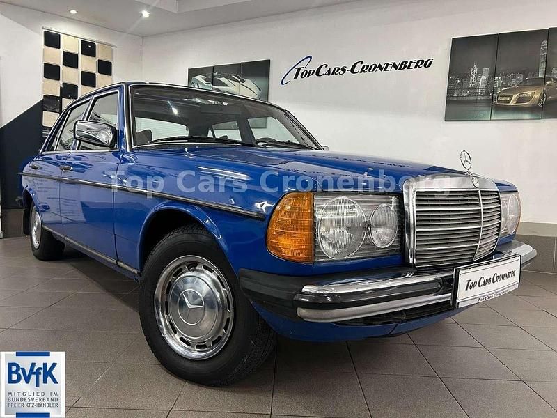Blau Gebraucht 1979 Mercedes 200 Limousine | 6.950 € - Bild 1/4