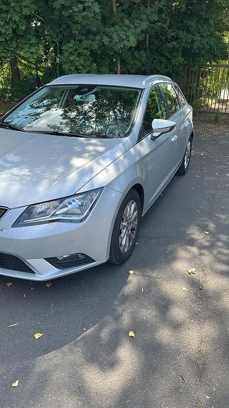 Silber Gebraucht 2015 Seat Leon Ecomotive Kombi | 8.150 € - Bild 1/3