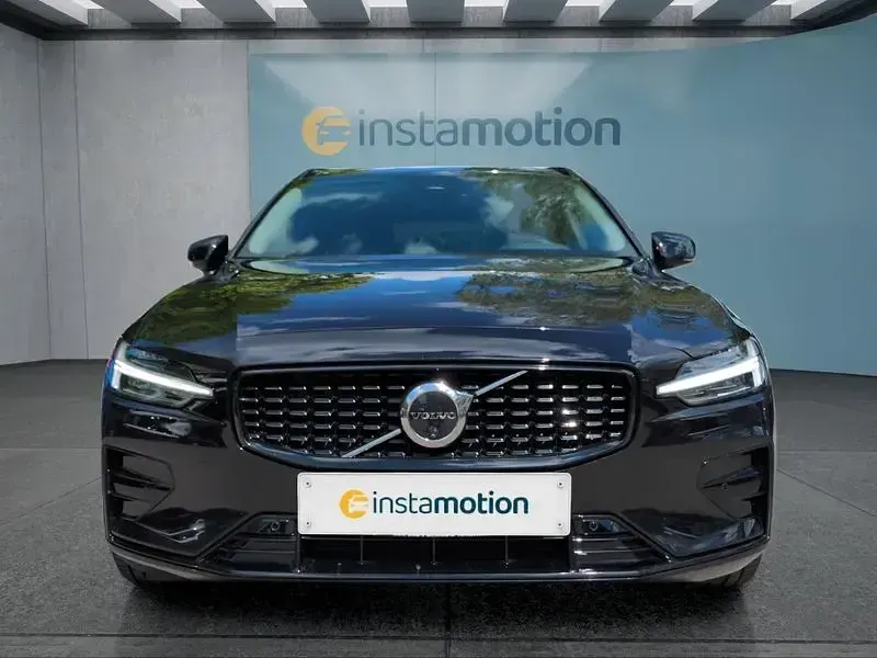 Gebraucht Volvo V60 Plus 197 PS (144 kW) 2025 Schwarz Kombi