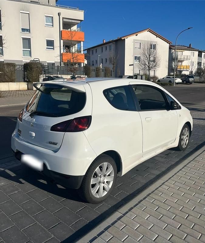 Gebraucht Mitsubishi Colt 75 PS (55 kW) 2012 Weiß Kleinwagen