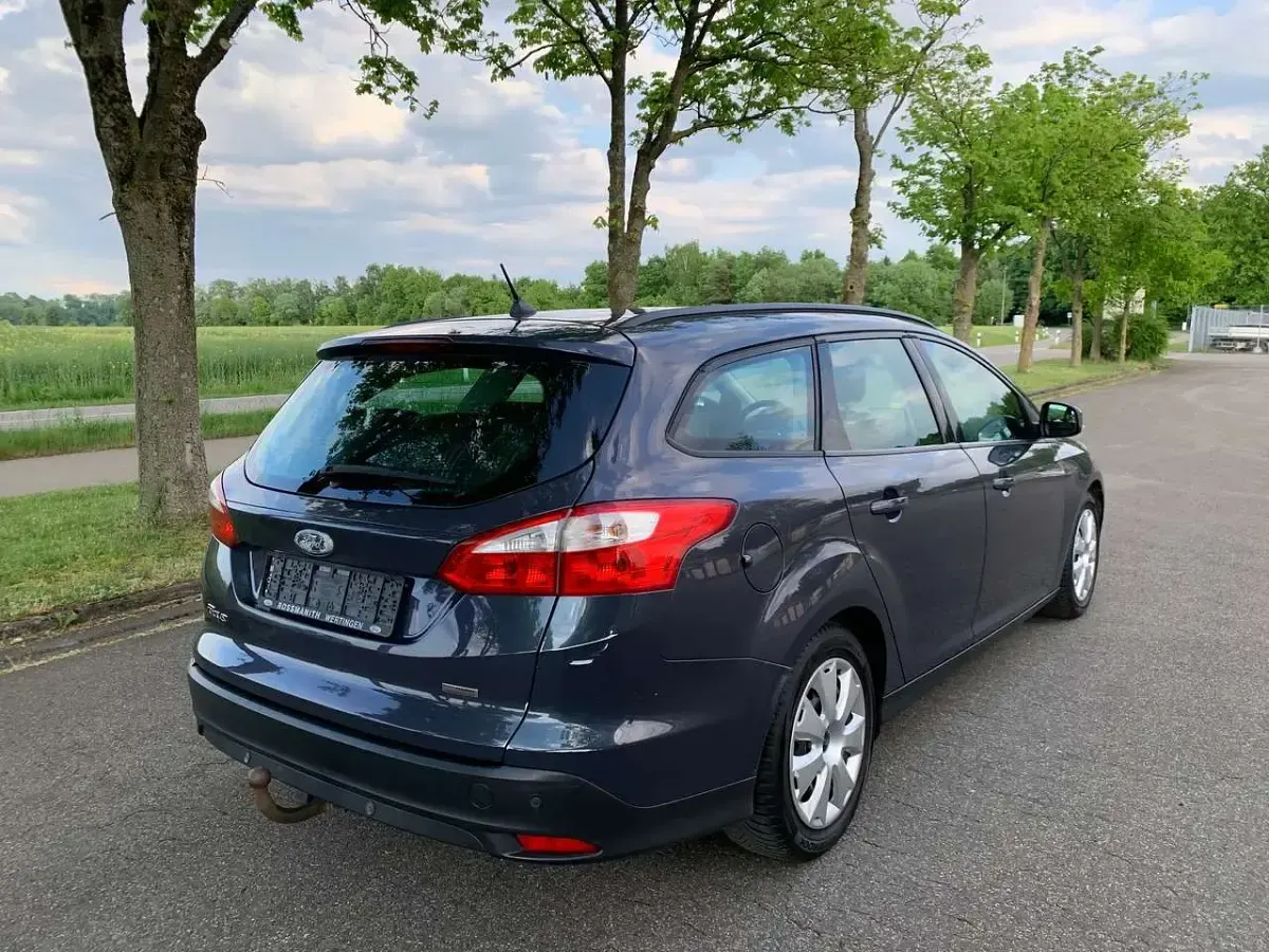 Gebraucht Ford Focus Trend 116 PS (85 kW) 2011 Midnight skygrau metallic Kombi