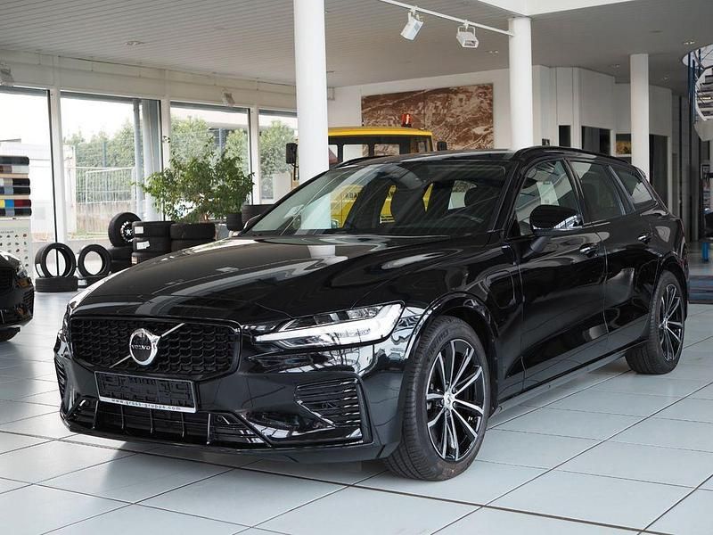 Gebraucht Volvo V60 Plus 253 PS (186 kW) 2024 Schwarz Kombi