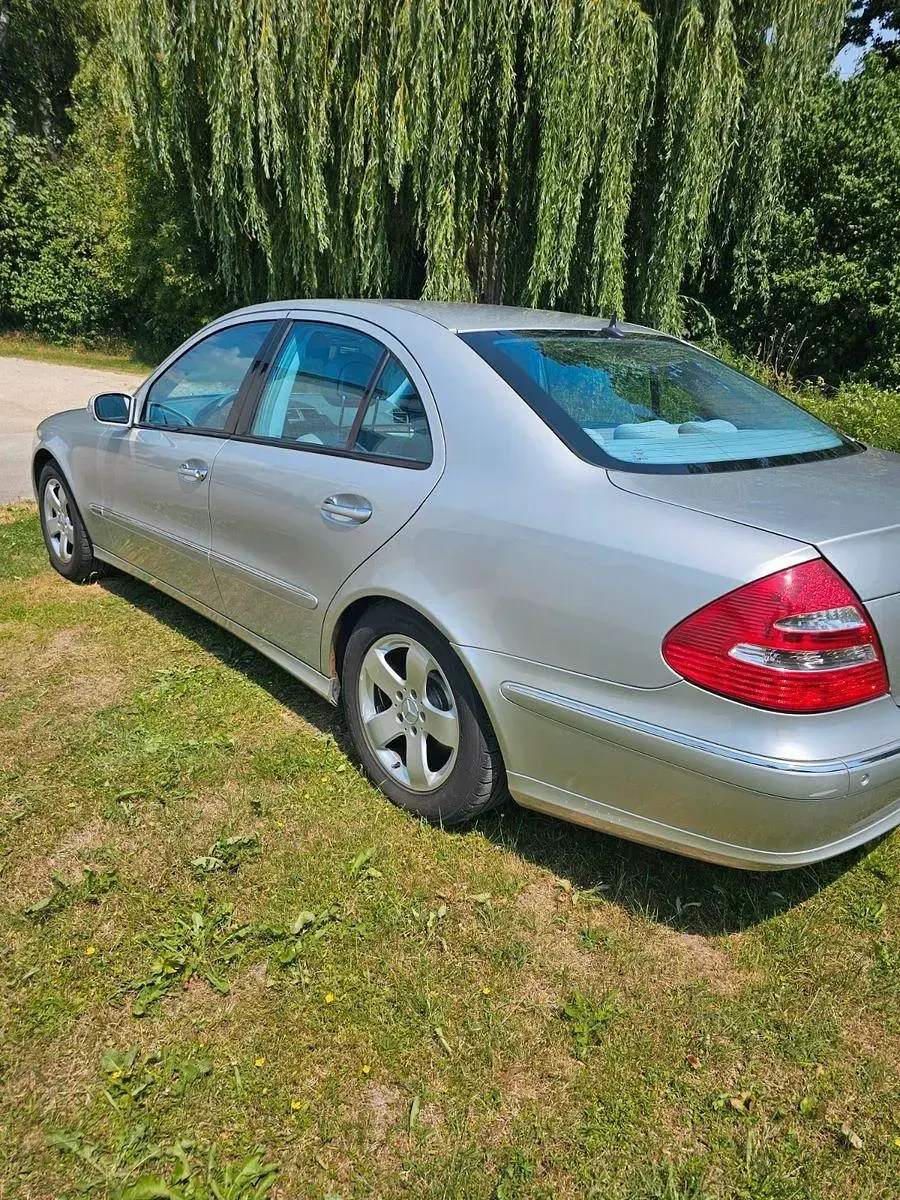 Gebraucht Mercedes E200 163 PS (119 kW) 2004 Silber Limousine