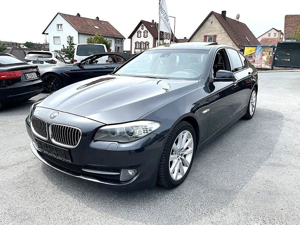 Gebraucht BMW 525 Sport Line 218 PS (160 kW) 2011 Grau Limousine