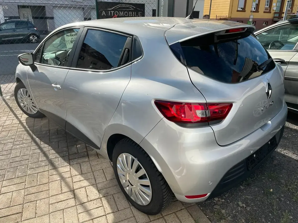 Gebraucht Renault Clio 73 PS (53 kW) 2017 Silber Kleinwagen