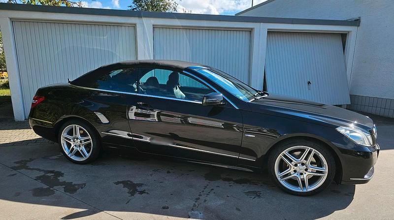 Gebraucht Mercedes E250 204 PS (150 kW) 2012 Schwarz Cabrio