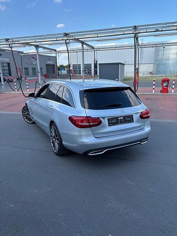 Gebraucht Mercedes C180 156 PS (114 kW) 2016 Silber Kombi