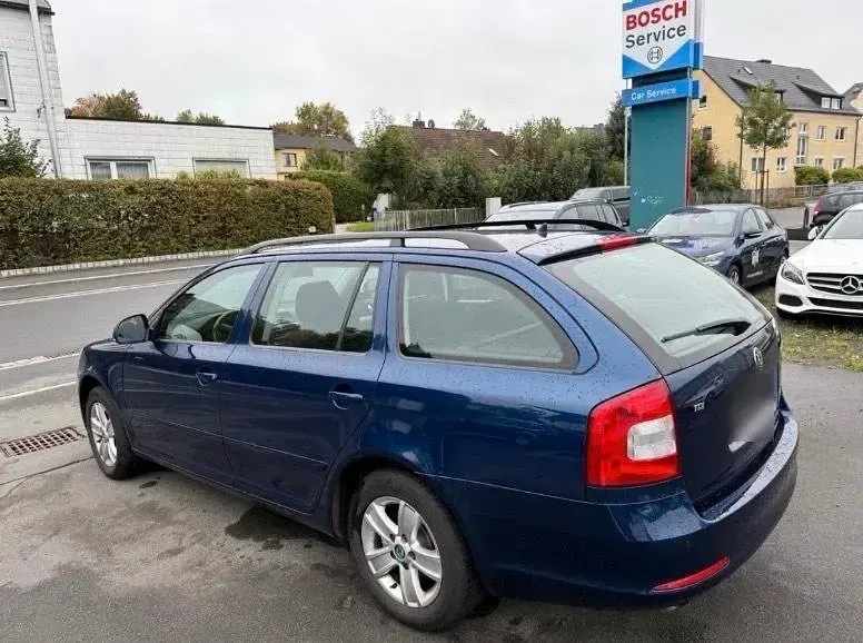 Gebraucht Skoda Octavia 105 PS (77 kW) 2010 Blau Kombi