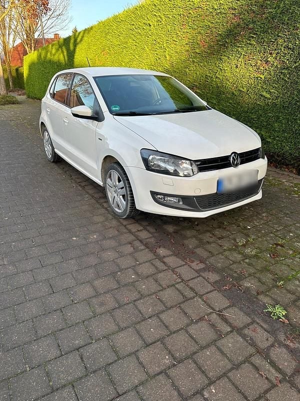 Weiß Gebraucht 2013 VW Polo Kleinwagen | 6.000 € (Fairer Preis) - Bild 1/4