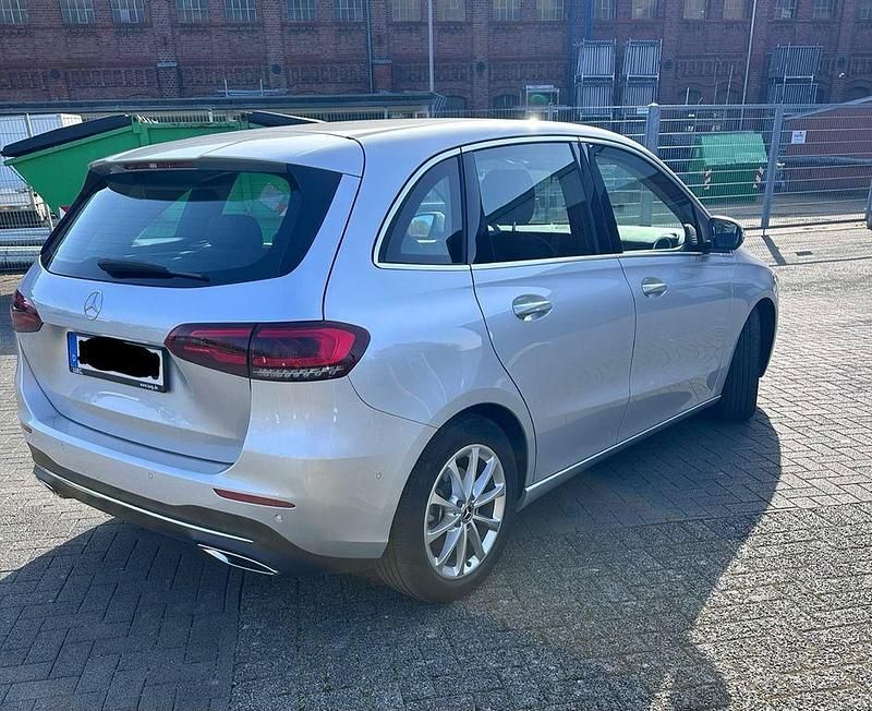 Gebraucht Mercedes B220 Progressive 190 PS (139 kW) 2022 Silber Van / Kleinbus
