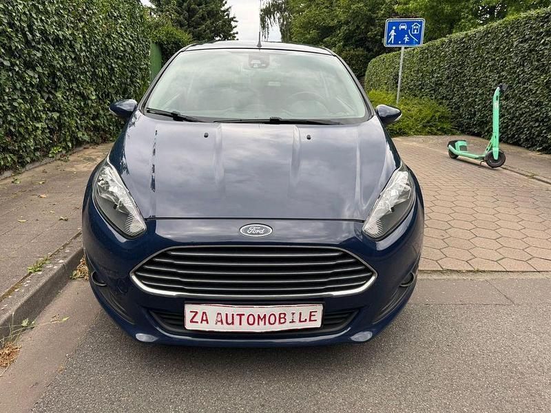 Gebraucht Ford Fiesta Trend 75 PS (55 kW) 2013 Blau Kleinwagen