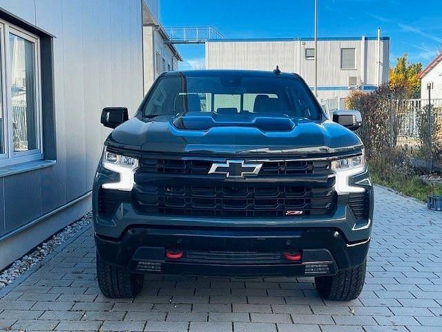 Neu Chevrolet Silverado 426 PS (313 kW) 2025 Grau SUV
