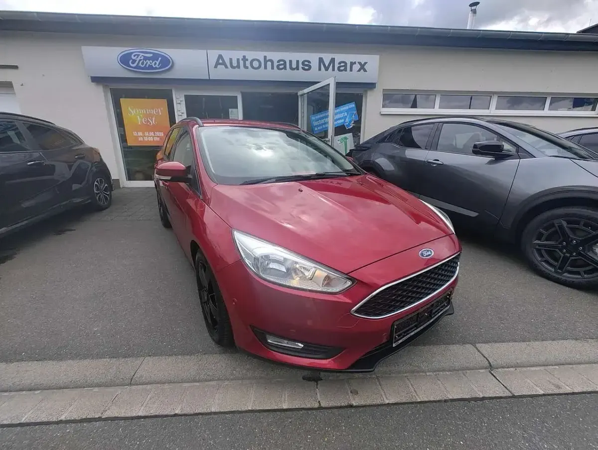 Gebraucht Ford Focus Trend 120 PS (88 kW) 2017 Candyrot metallic Kombi