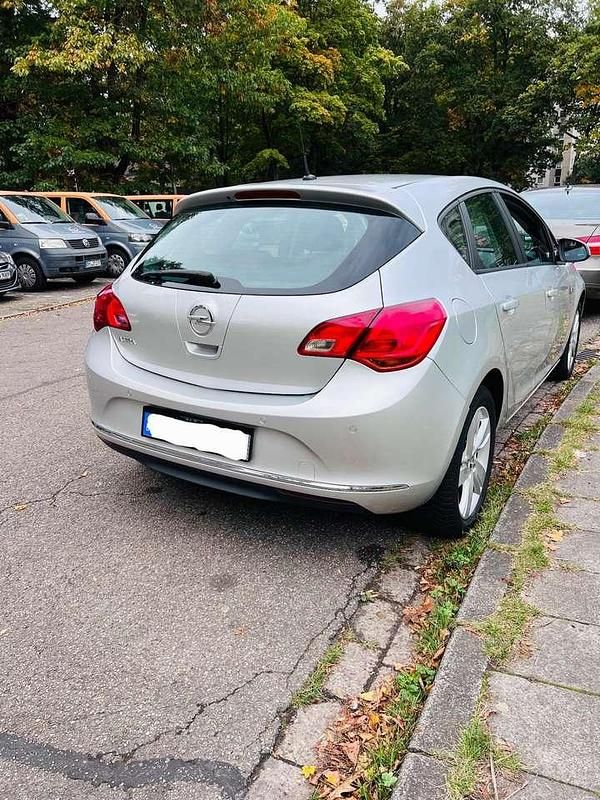 Gebraucht Opel Astra Sport 116 PS (85 kW) 2013 Limousine