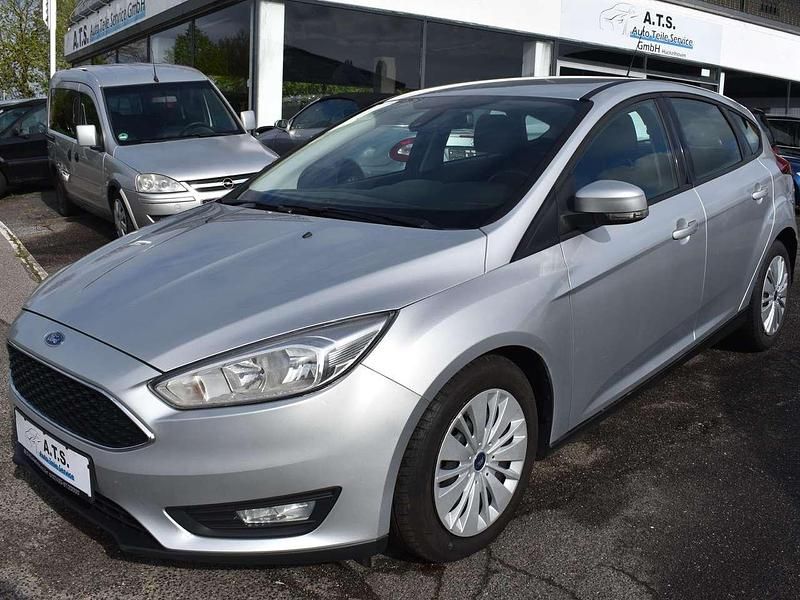 Gebraucht Ford Focus Trend 95 PS (69 kW) 2016 Polarsilber metallic Limousine