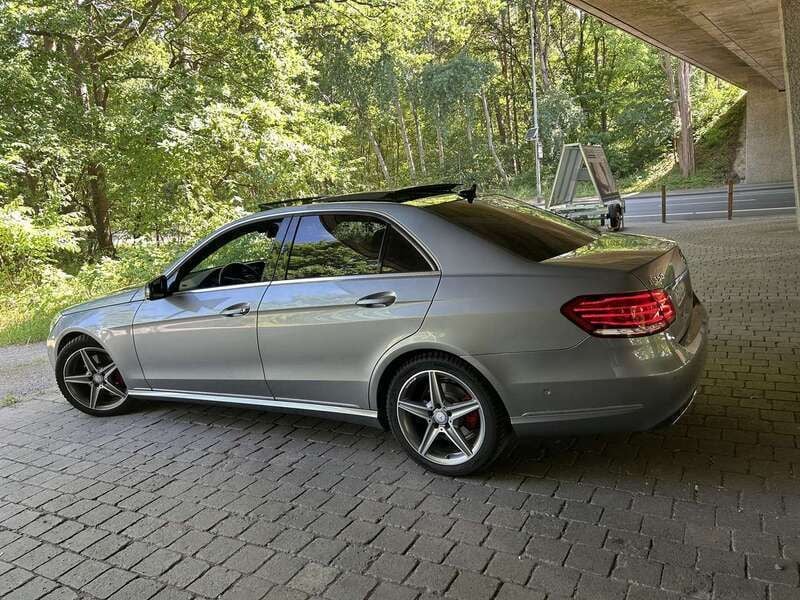 Grau Gebraucht 2013 Mercedes E350 Avantgarde Limousine | 15.999 € (Guter Preis) - Bild 1/4