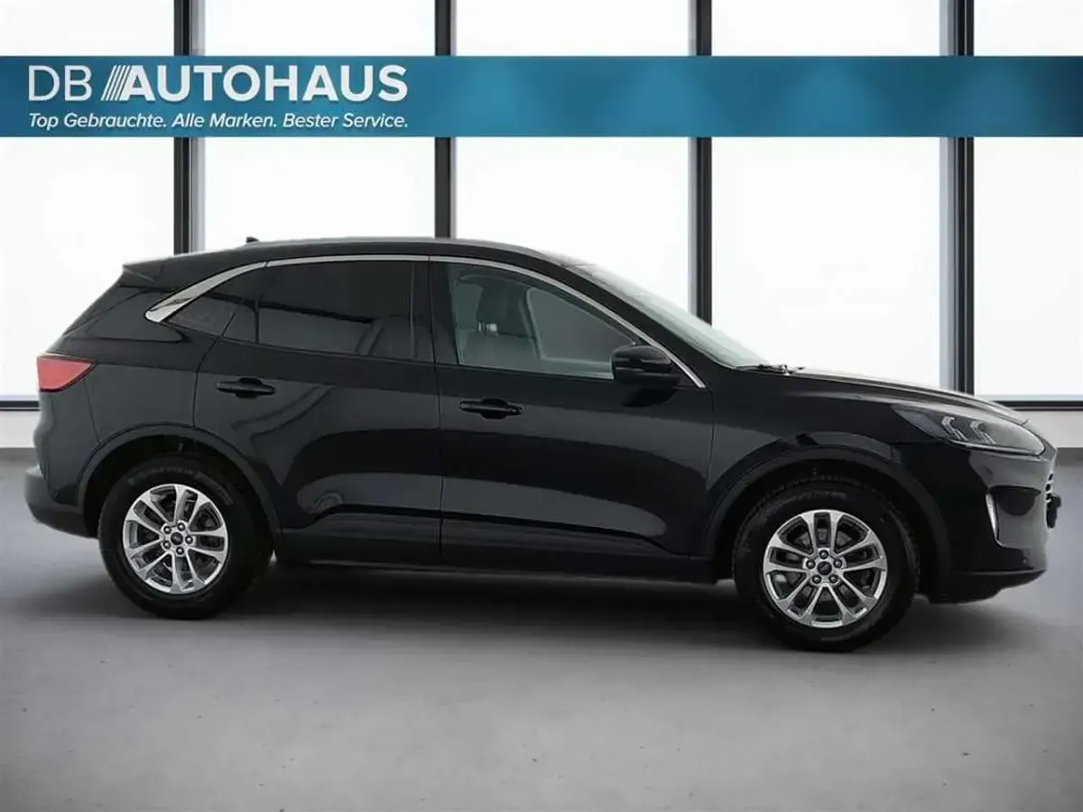 Używany Ford Kuga Titanium 150 KM (110 kW) 2022 Czarny SUV