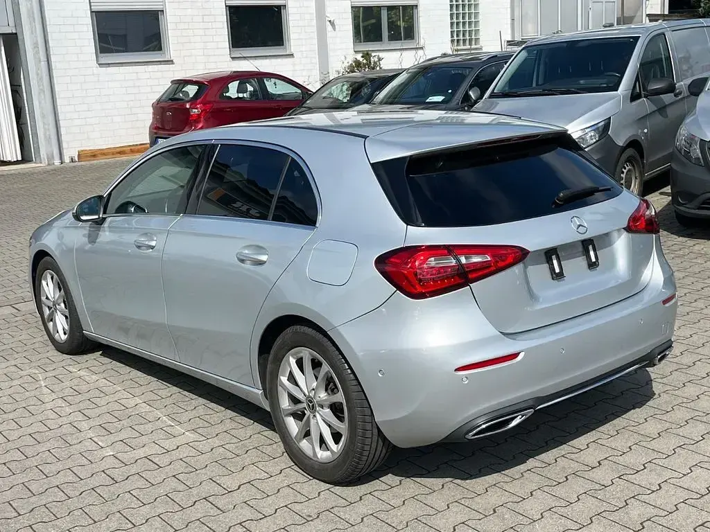 Gebraucht Mercedes A200 150 PS (110 kW) 2023 Silber Limousine