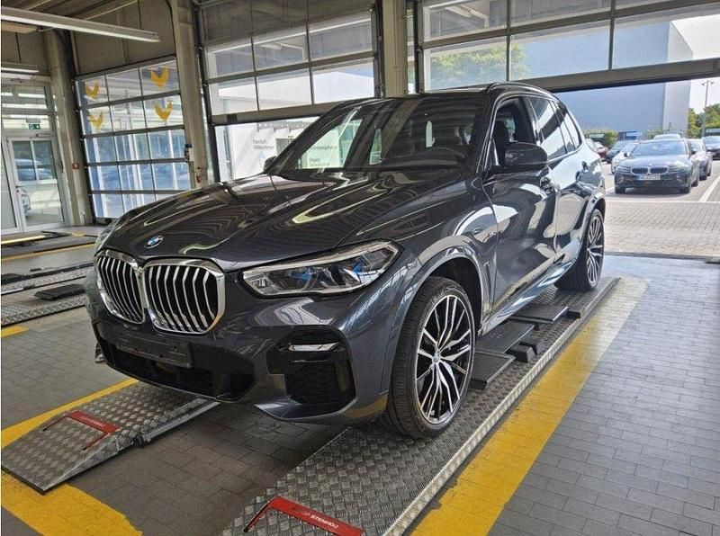 Grau Gebraucht 2022 BMW X5 M Sport SUV | 58.799 € (Fairer Preis) - Bild 1/4