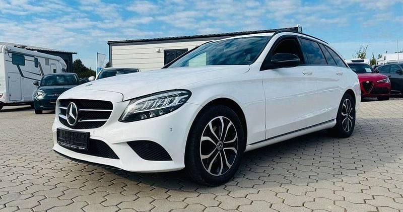 Weiß Gebraucht 2020 Mercedes C220 Night Limousine | 15.890 € (Guter Preis) - Bild 1/4