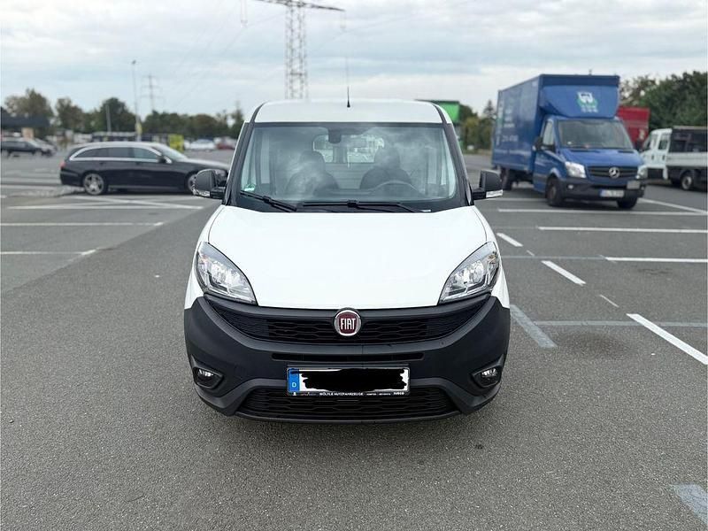 Weiß Gebraucht 2022 Fiat Doblò Van / Kleinbus | 8.490 € - Bild 1/4