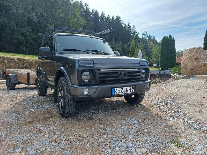 Gebraucht Lada niva 83 PS (61 kW) 2022 Grau SUV