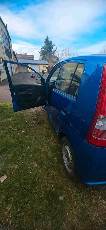 Gebraucht Daihatsu Cuore 58 PS (42 kW) 2004 Blau Kleinwagen