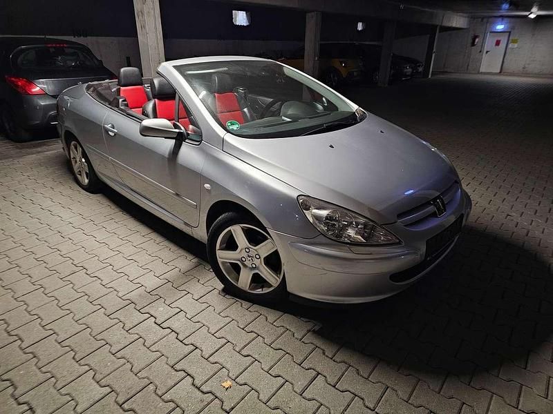 Silber Gebraucht 2004 Peugeot 307 CC Tendance Cabrio | 2.450 € (Etwas zu teuer) - Bild 1/4