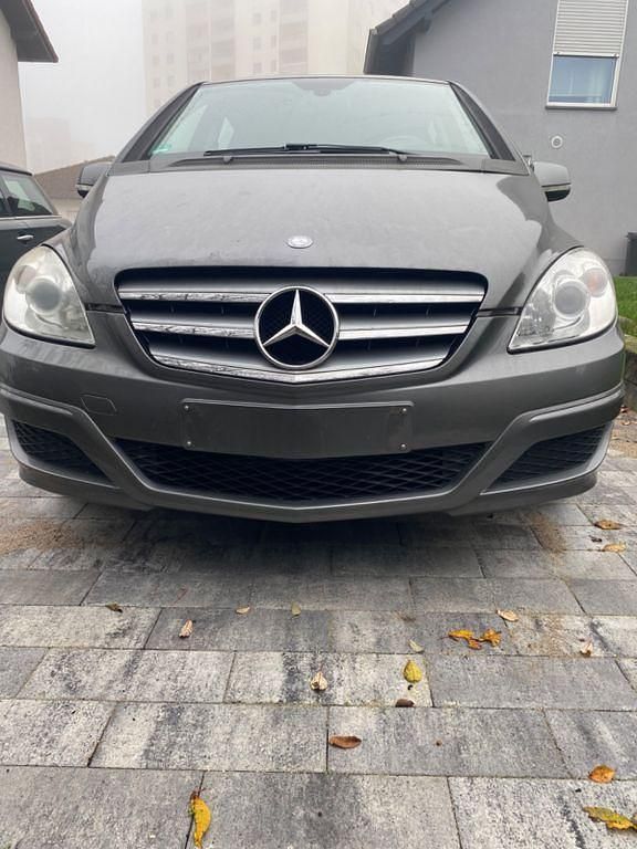 Gebraucht Mercedes B200 185 PS (136 kW) 2010 Grau Van / Kleinbus
