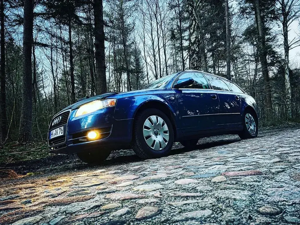 Second-hand Audi A4 140 CP (102 kW) 2004 Albastru Break