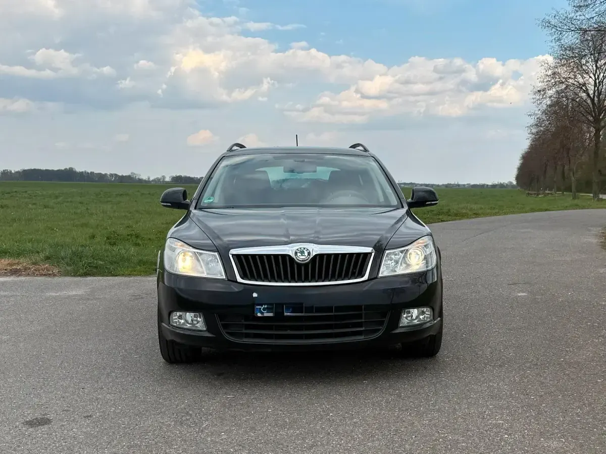 Usata Skoda Octavia 110 CV (80 kW) 2012 Nero Station wagon