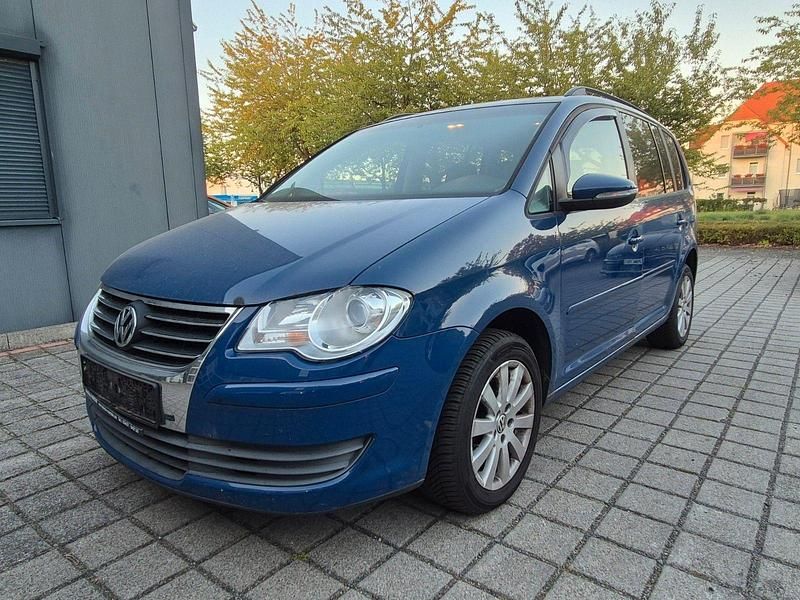 Blau Gebraucht 2009 VW Touran Trendline Van / Kleinbus | 2.390 € - Bild 1/4