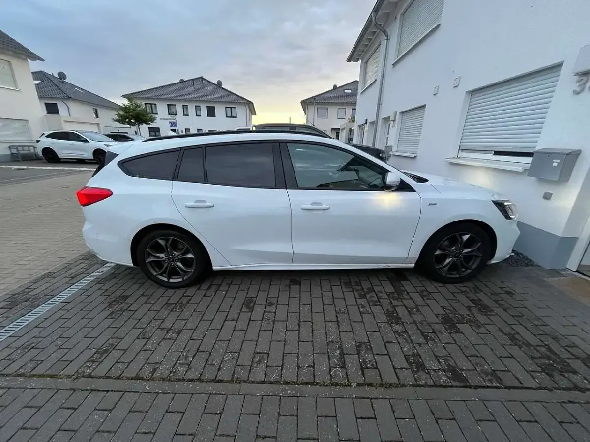 Gebraucht Ford Focus ST-Line 125 PS (91 kW) 2020 Weiß Kombi
