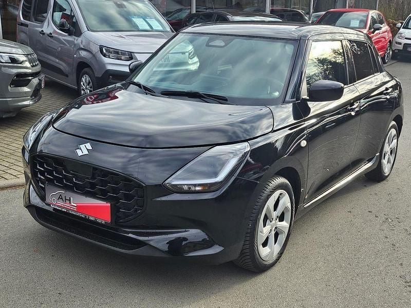 Schwarz Gebraucht 2025 Suzuki Swift Comfort Limousine | 15.850 € (Guter Preis) - Bild 1/4