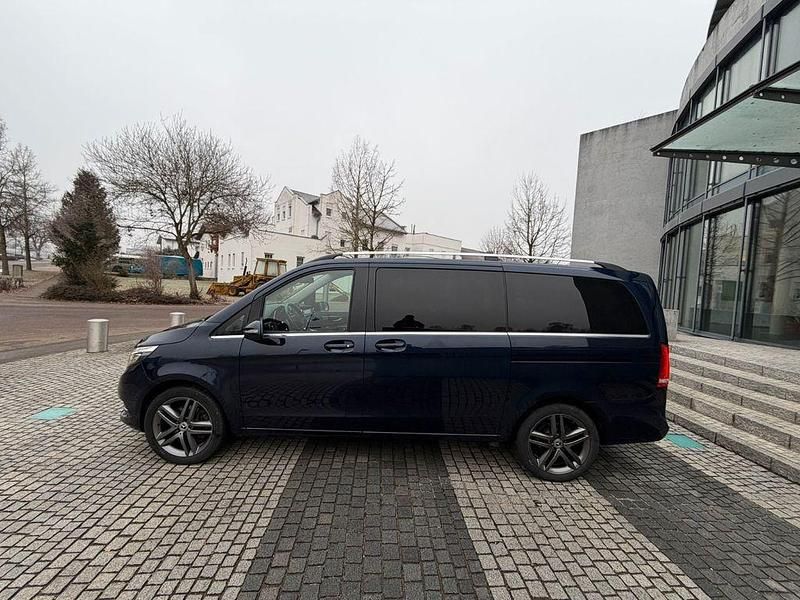 Gebraucht Mercedes V250 Avantgarde 190 PS (139 kW) 2019 Blau Van / Kleinbus