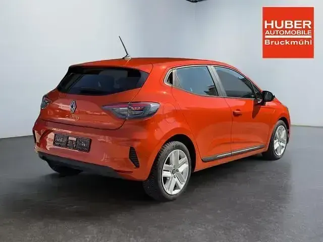 Gebraucht Renault Clio V Evolution 91 PS (66 kW) 2024 Orange metallic Kleinwagen