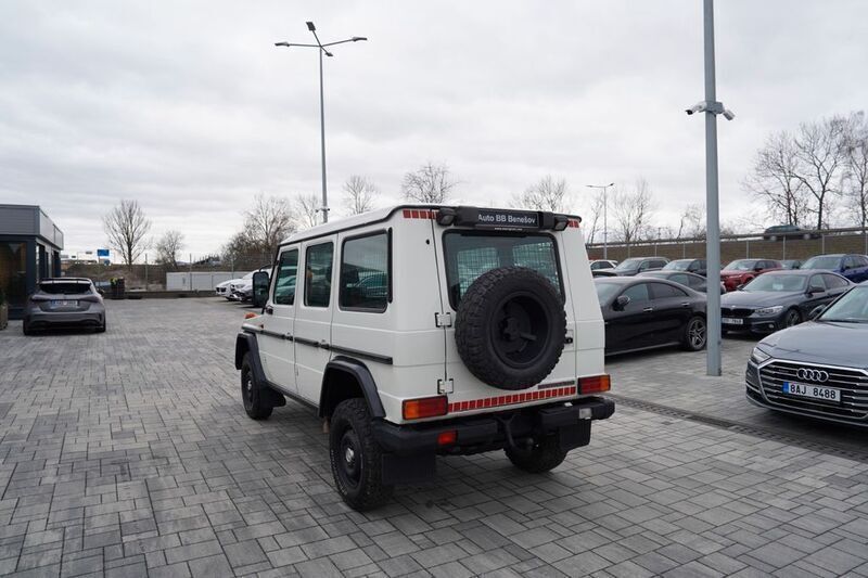 Gebraucht Mercedes G300 184 PS (135 kW) 2011 Weiß SUV