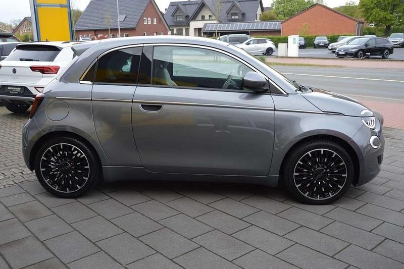 Gebraucht Fiat 500e La Prima 86 kW (118 PS) 2022 Colore esterno mineral grau Limousine